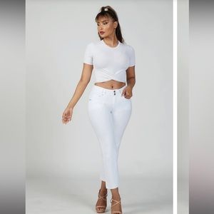 Freddies white cropped pants size Medium NWT